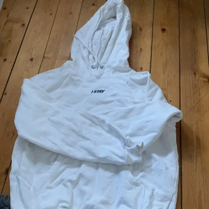 I stay  - Snygg hoodie från i stay som aldrig kommer till användning och endast är använd ett fåtal gånger! Därav lite dyrare pris❤️