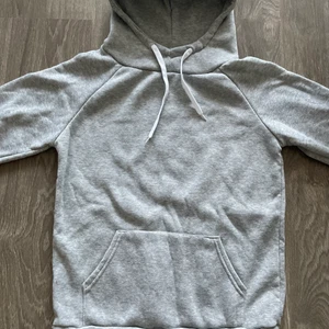 Grå hoodie - En grå hoodie som jag inte använder längre 💕✨