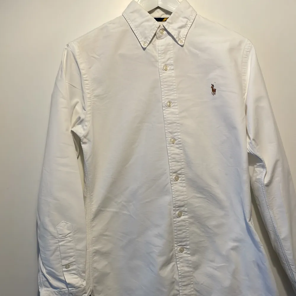 Skjorta från Polo Ralph Lauren i bra skick. Storlek: S passform: Slimfit.. Skjortor.