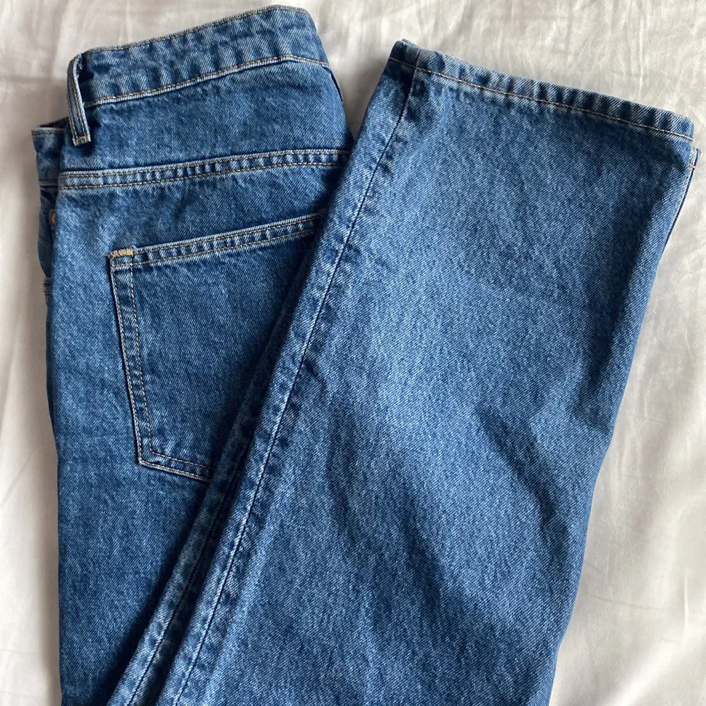 Oanvända jeans i modell Voyage i storlek 27/28. Jeans & Byxor.