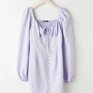 Puffklänning lila - Intressekoll, puffklänning Mia Mini Dress från GinaTricot. Storlek S/36. Endast använd en gång. 