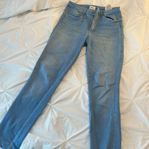 Jeans - Frakten betalas själv🌸 Skriv om du har någon fråga om plagget så svarar jag💗