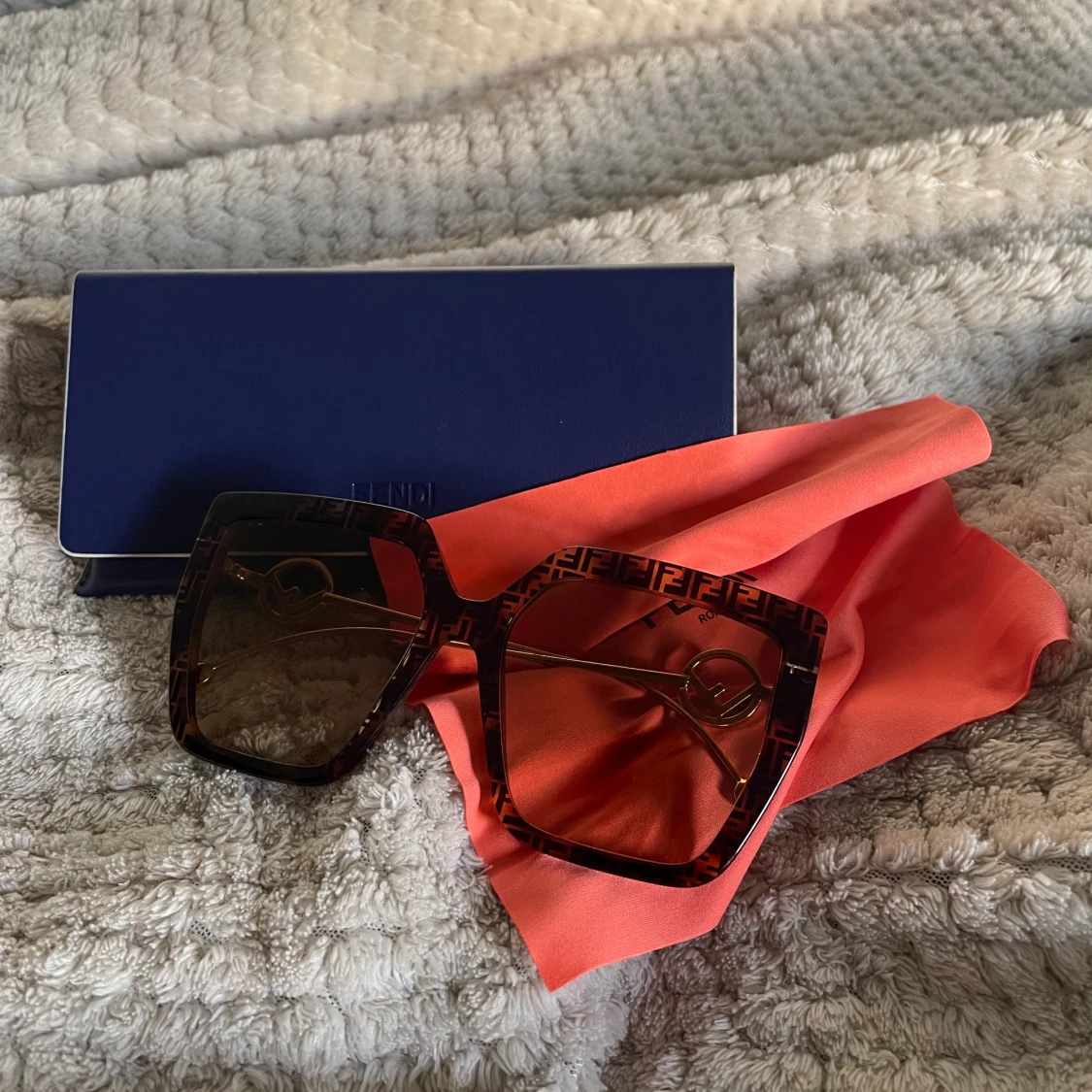 Fendi solglasögon  - 91