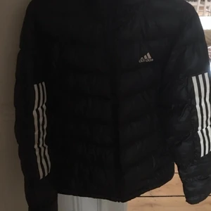 Adidas - Fin nästan oanvänd herr adidas jacka stl L