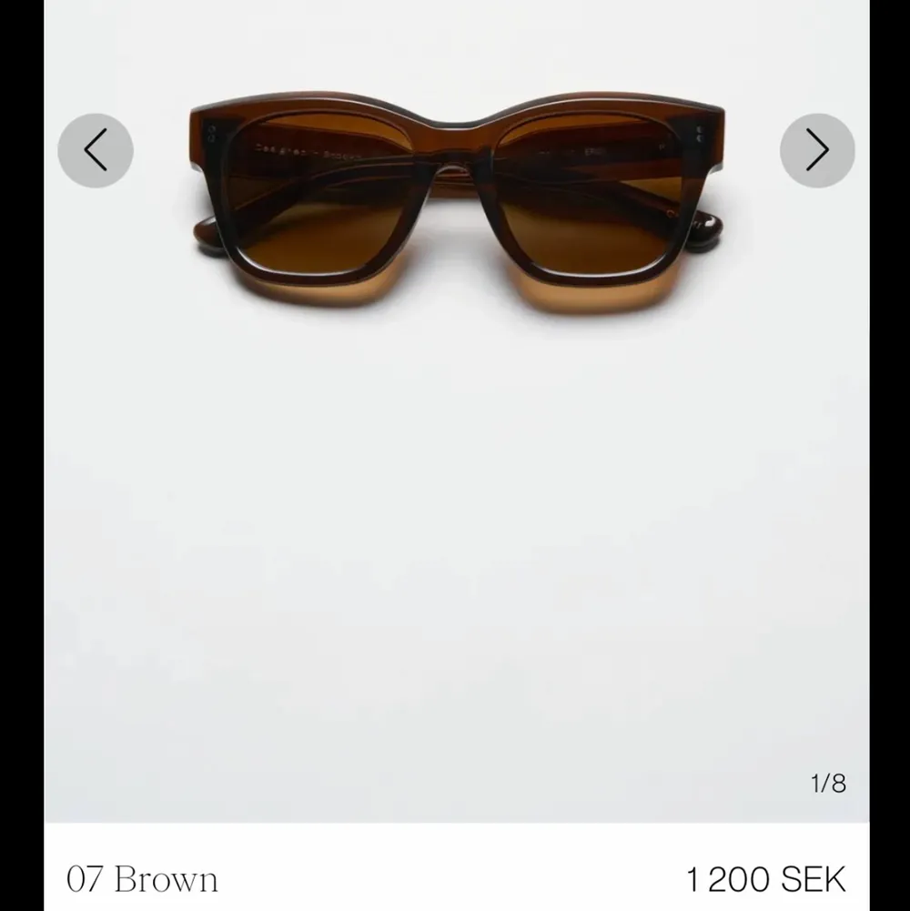 Ska sälja mina Chimi-Solglasögon i modellen 07 färgen Brown! Dem är använda fåtals gånger och är i fint skick! Box medföljer! Skriv för frågor! Köpta i augusti för 1200kr. Accessoarer.