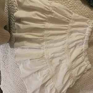 Jättefin oanvänd kjol från italienska märket OVS. 