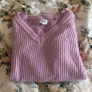 Storlek S - Hej jag säljer min tröja som knappast används. Jätte fint sick och använt typ 2 gånger. Storlek S. Frakten betalar du själv❤️