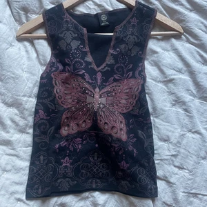 Urban outfitters topp - Jättegullig topp från Urban Outfitters som jag aldrig använt💕 