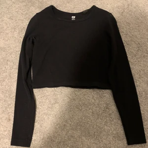 H&M sport topp - En fin och bekväm sport topp, stretchig och bra material från H&M