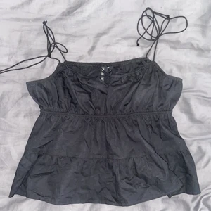 Linne  - Ett ”linne” ifrån H&M, aldrig använd pågrund av för stor, stl: M 100 kr (frakten ingår i de priset)