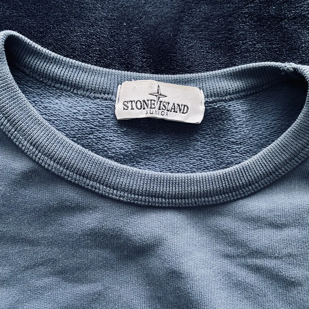 Stine island tröja i 10/10 skick. Bara använt den ett par gånger på grund av att jag växte ur den. Skick 9|10  Ny pris ca 1300. Tröjor & Koftor.