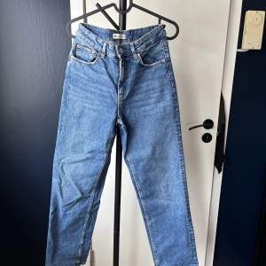 Jeans från Gina tricot.  Stl 36, bra skick. 