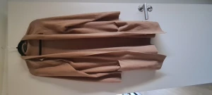 Stickad kofta - Stickad kofta från märket Stockh lm. Mörk beige med guldiga glittertrådar. 