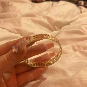 Armband - Gulligt armband med romerska siffror tror jag lite osäker