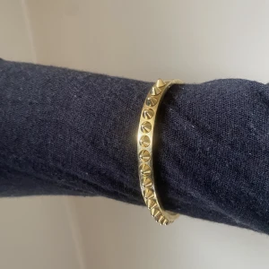 Edblad armband - Armband från Edblad i bra skick, de går att öppna på sidan. Köparen står för frakten (69kr) spårbar 💓