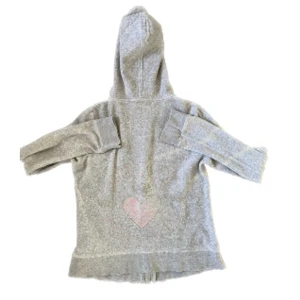 Juicy couture tröja - Jätte snygg juicy couture tröja med jätte fint tryck i storlek M/S köpt här på plick. Säljer eftersom att den inte riktigt kommer till användning. Har använt en gång men har inga skador alls.