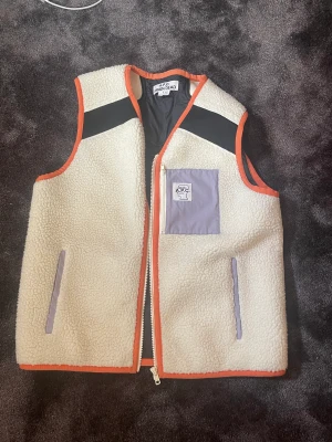 Apc x braindead - Retail 5k slutsåld överallt , size S passar även större . Skick 8/10