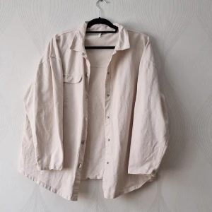Skjorta - Beige skjorta Nelly