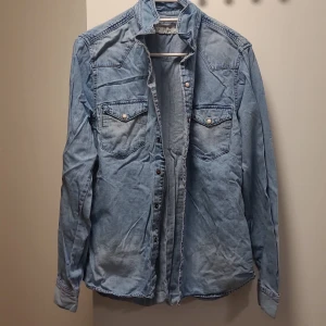 Jean jacket - Size S not used in great condition Jean jacket. Feel free to contact us in Swedish or English. 