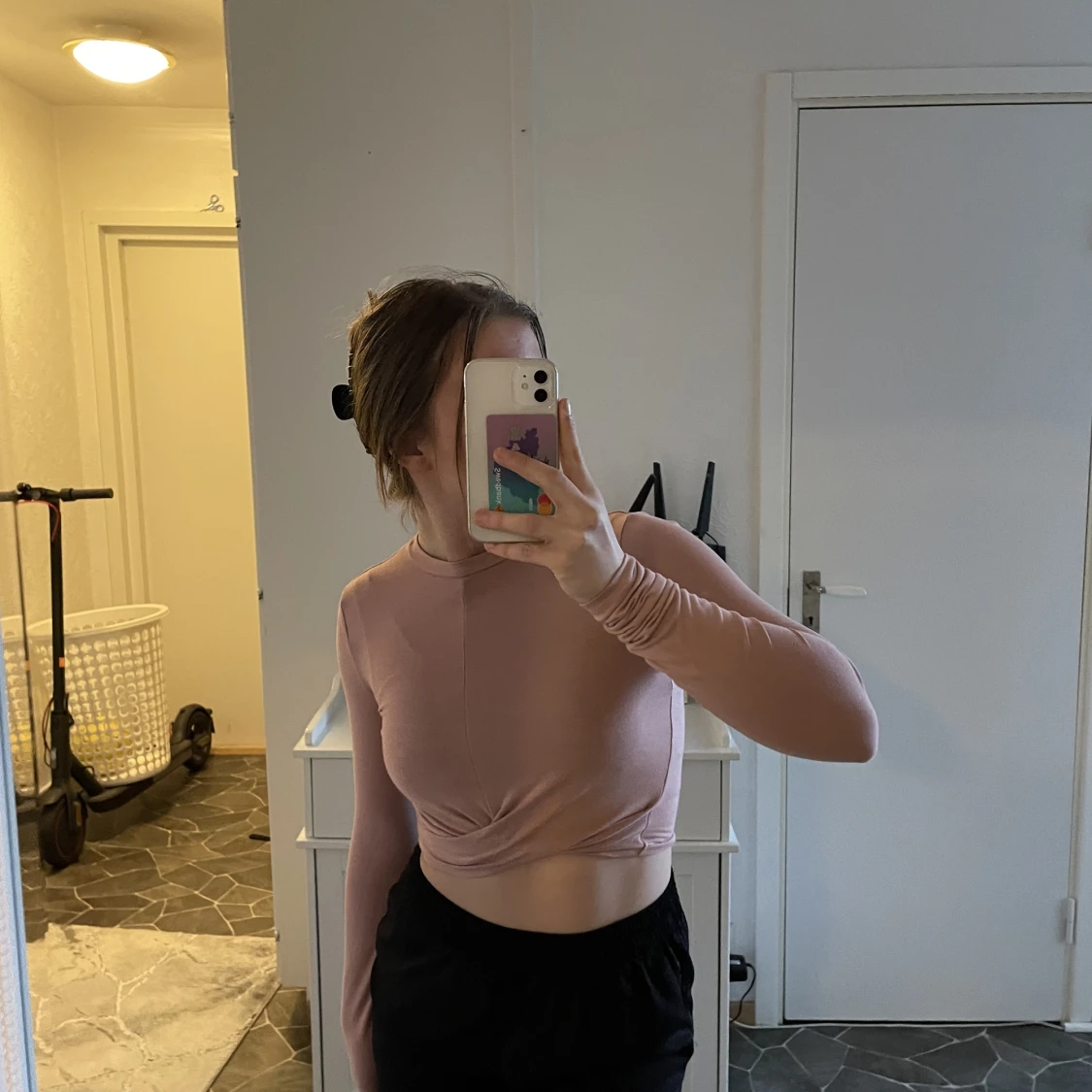 Säljer denna jättesöta långärmade tröjan, beige och perfekt för sommar. - 90