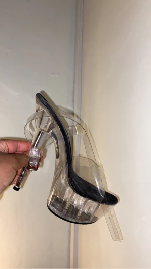 Klackar  - Genomskinliga äkta pleasers 🚚Köparen står för frakt  📥Skickas samma dag 