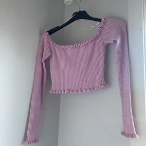 Topp - Super fin stickad topp från neworker! Använd fåtal ggr! Köparen står för frakten💖klicka bara på KÖP NU för att köpa 