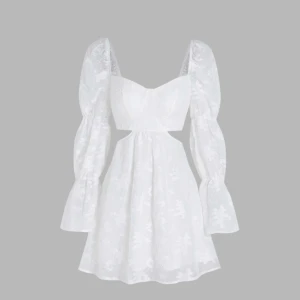 Studentklänning  - Säljer denna oanvända super fina klänning från CIDER. Säljer då den är för kort för mig ( köpte den till min student ). Jag är 175. 