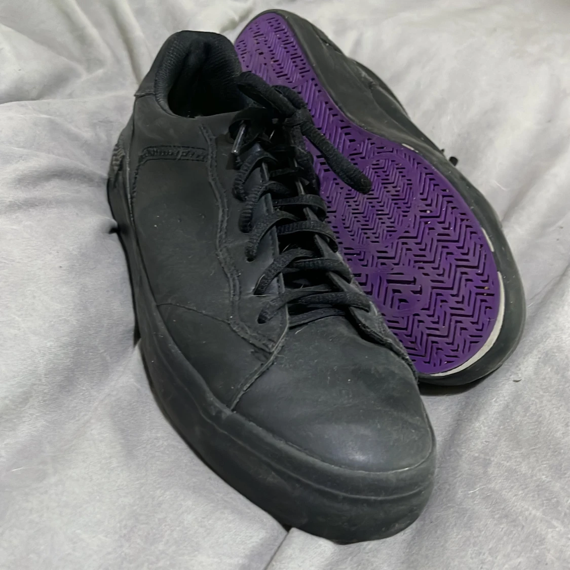 Svarta låga sneakers i storleken 45 - 90