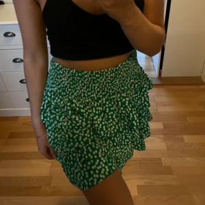 Kjol  - Superfin grön kjol från object storlek 34, köparen står för frakt. 📦💕💚 kjolen passar även mig som är strl 36. 
