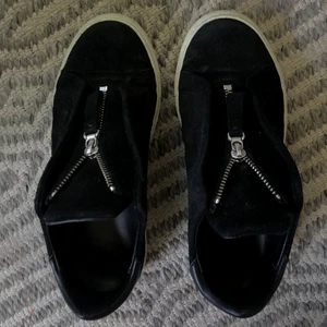 Arigato skor - INTRESSEKOLL på mina arigato skor❤️‍🔥  fick i julas och använda nåra gånger sedan dess, dustbag och låda finns🤍 lägger ut för att se hur mycket jag kan få för dom❤️