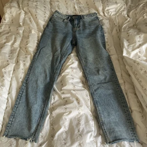 Jeans - Dom är jeansen är också i modellen slim❤️ dom är från Vero Moda 
