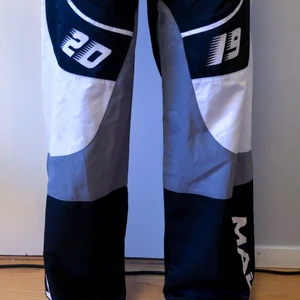 BYXOR - MADLADY - As feta racer byxor från MADLADY - exclusive collection  - spänne i midjan - långa ben