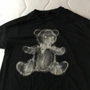 Nallebjörn  - Säljer pågrun av andvänds inte, bra kvalite och andvänd Max 2 gånger och tvättas såklart innan den säljs köparen står för frakten 