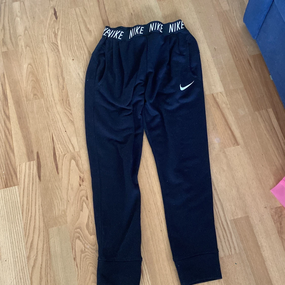 Nike byxa st 164 (”barn L”)