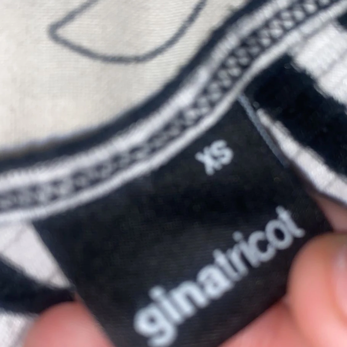 En V ringad  randig topp  - 91