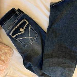 Super fina jeans för bara 300kr❤️