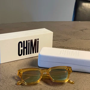 Chimi 05 - Ett par Chimi 05 i färgen gul.