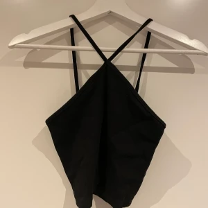 Ribbad zara topp  - Svart ribbad zara topp❣️