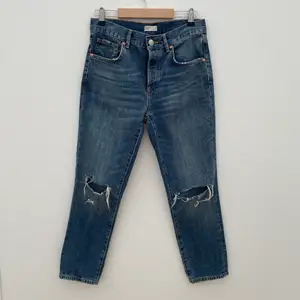 Slitna blå boyfriend jeans från Gina Tricot. Knappt använda.