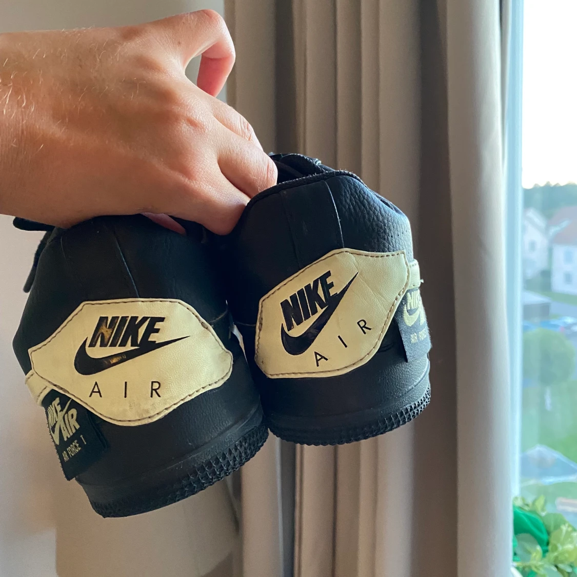 Nike air force 1 svarta med neon strl 38,5 - 90