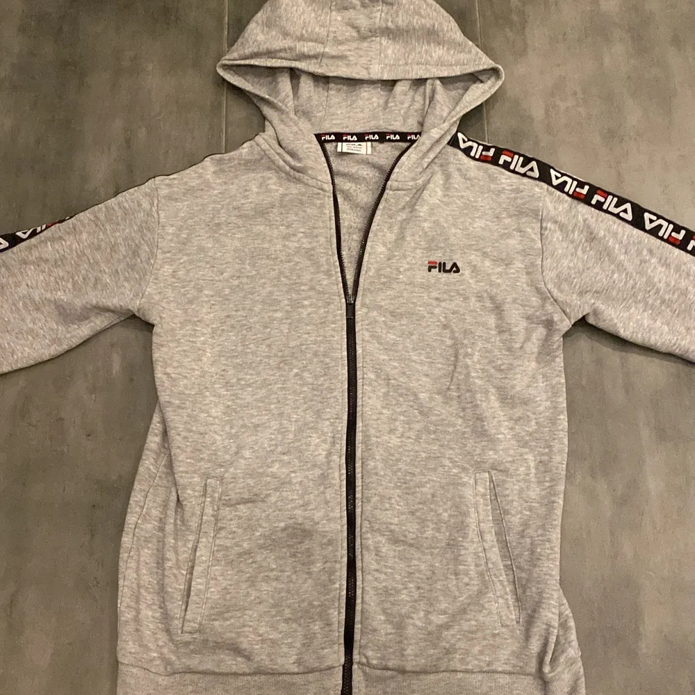 Grå zip hoodie, tunn, storlek 158- 164 cm, . Hoodies.