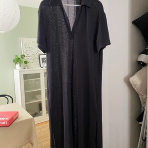 Klänning H&M - Stickad grå klänning från H&M i storlek L. Nypris 199:-, mitt pris 50:-