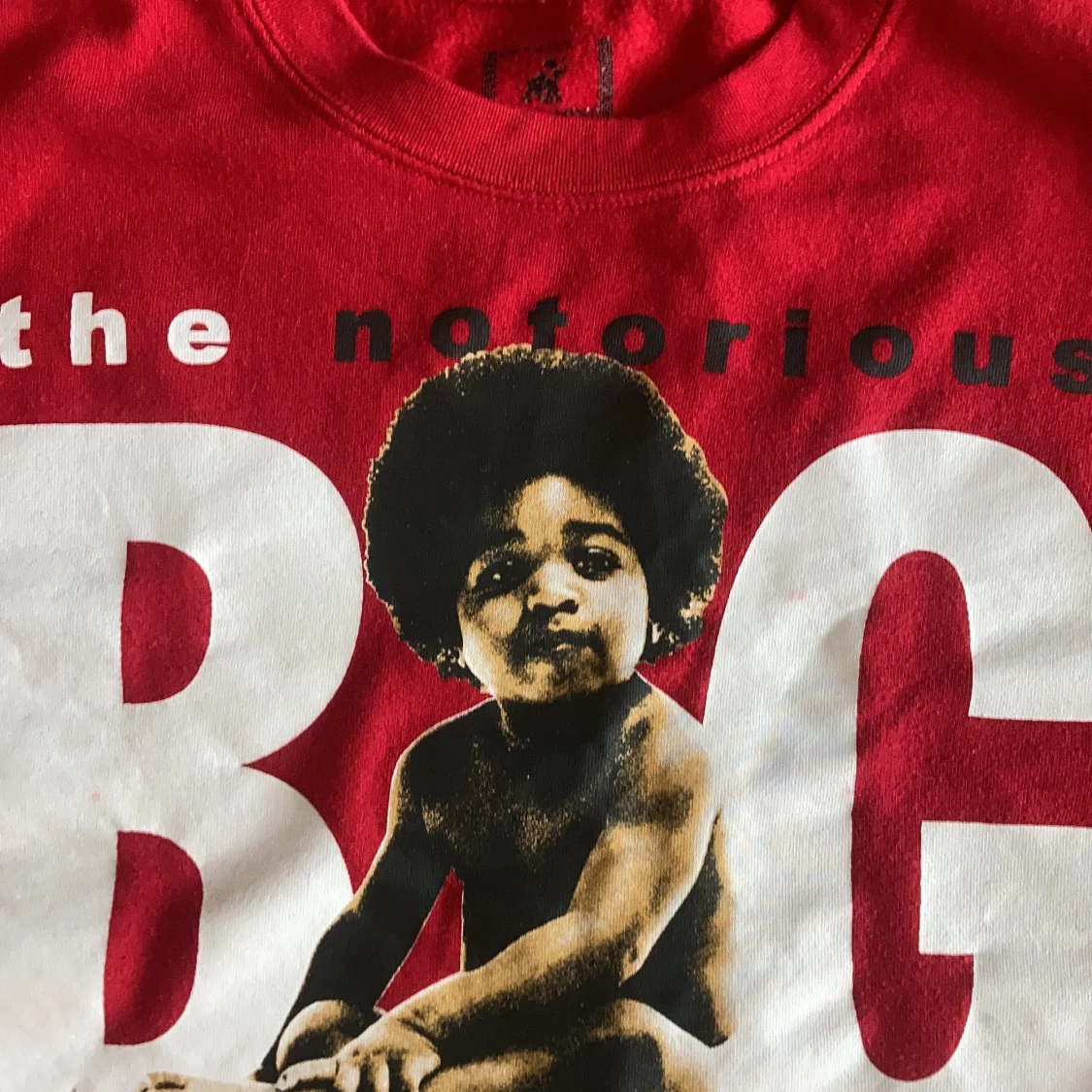 Croppad collegetröja The notorious B.I.G - 90