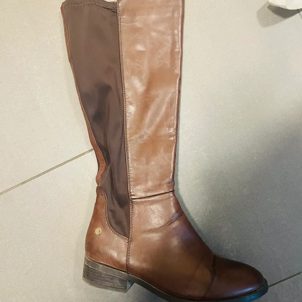 Confortable XTI boots, size 38, knee high, prefect for girls with thicker thighs, classic boots.. Skor.