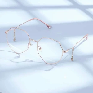 Glasögonbågar från shein  - Fina ramar köpta från shein, aldrig använt då de inte passar mitt ansikte. Kommer med fodral och duk, bilderna är från shein.