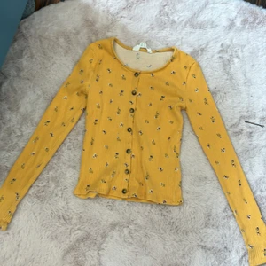 Långärmad tröja Hm Storlek 136-152 - Använd en gång, bra skick! Passar XS och Kanske S