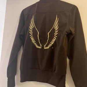 Säljer min vintage tröja  - En mörkbrun vintage tröja 