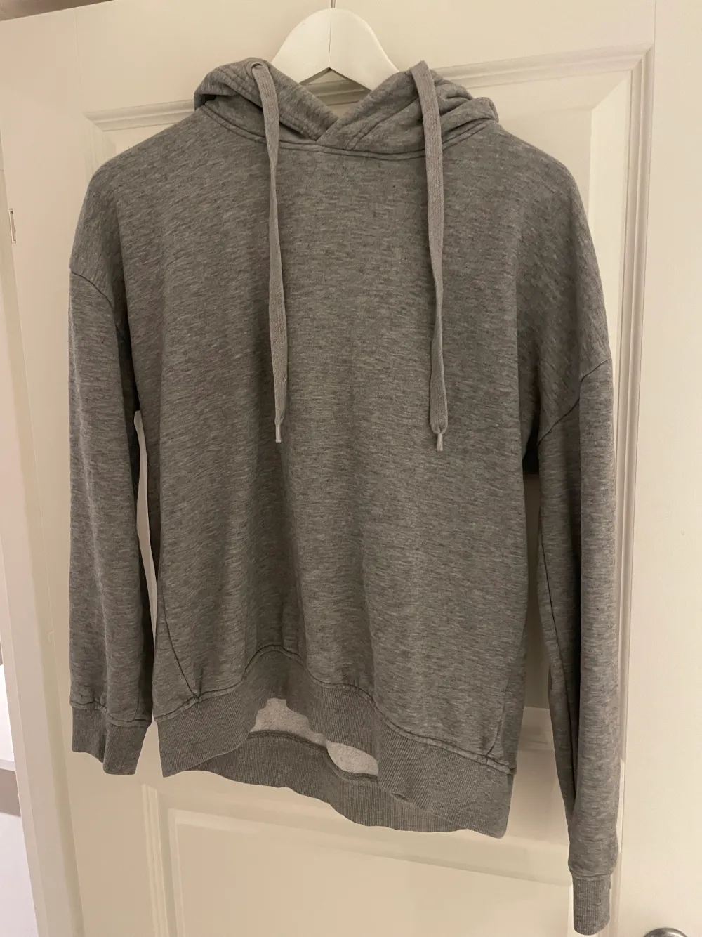 En vanlig grå hoodie ifrån Lager 157! . Hoodies.