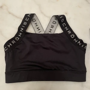 Röhnisch top/sport bh strl 38 - Röhnisch sport top i storlek 38 (M) använd 1 gång passar en S 