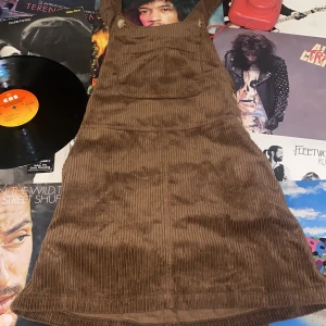 60s Manchester hängsel klänning  - Hängsel klänning inspirerad av 60talet😍ha samma kläder som dem på Woodstock 😌